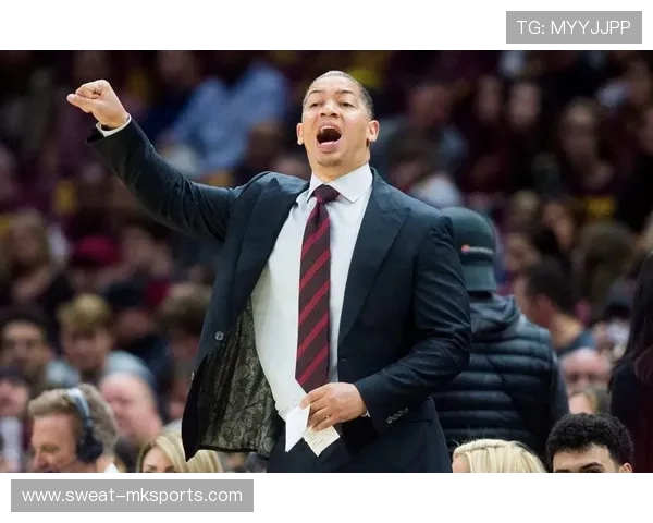 乔什·哈特助力鹈鹕队迎关键胜利，展现铁人精神