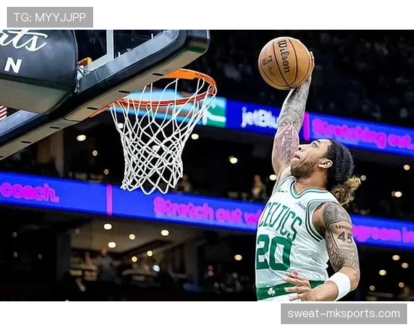 怀特无球跑动制造空位，三分效率领跑绿军后场