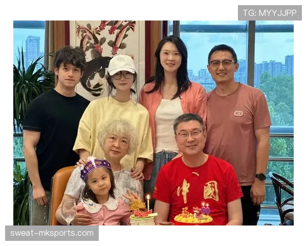 惠若琪在机场随手一拍，行李箱比我房租还贵